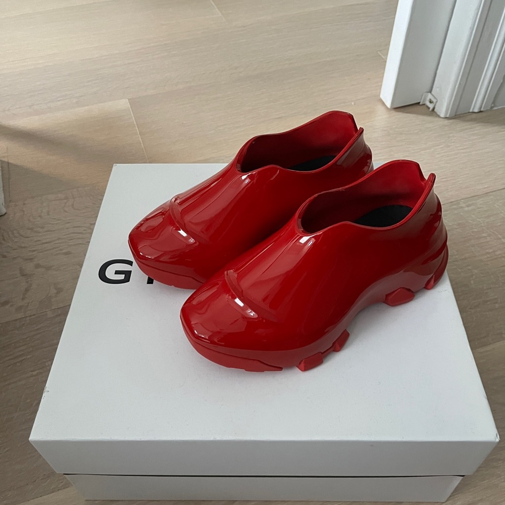 Givenchy Monumental Mallow Low Red